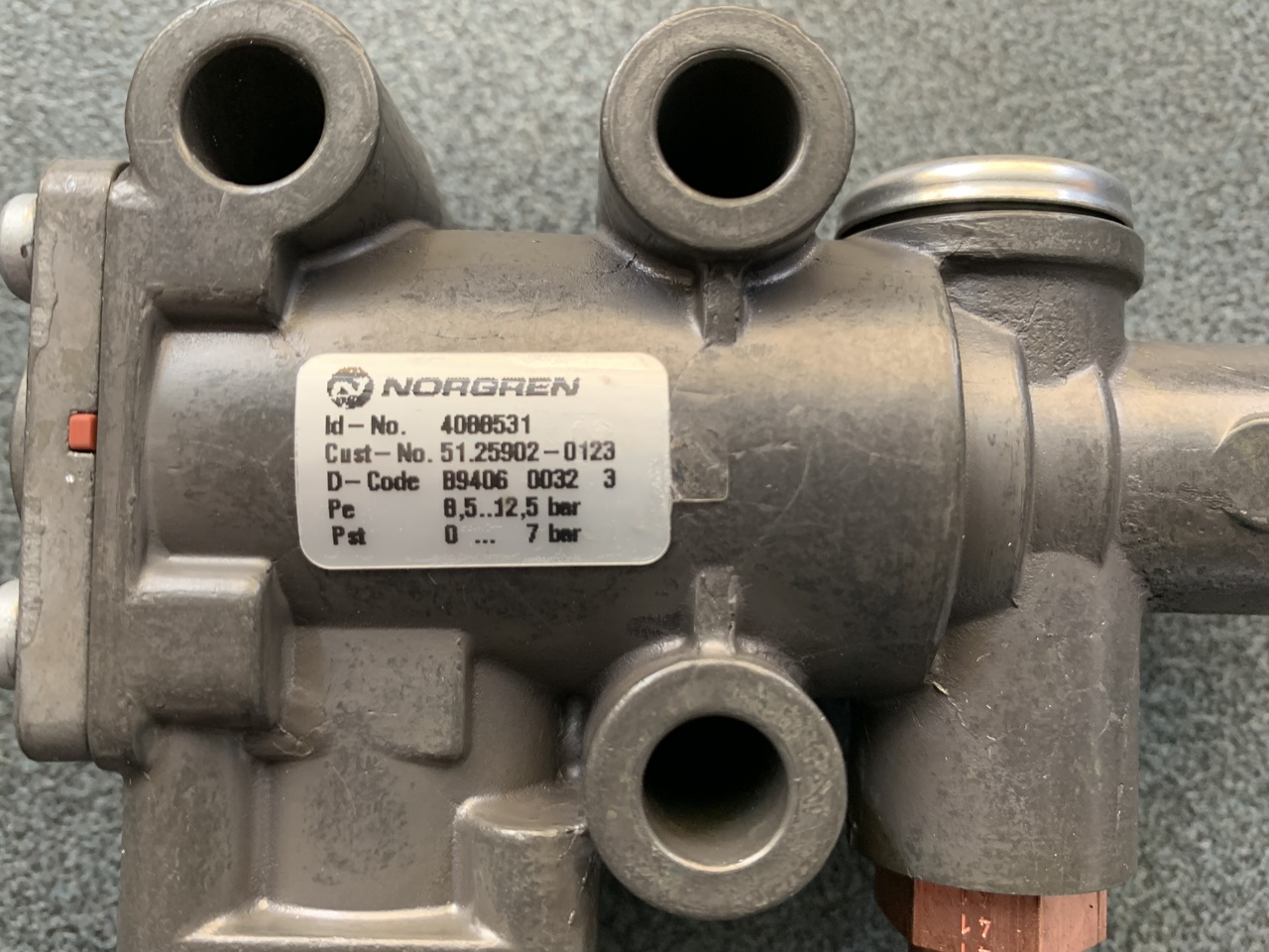EXHAUST GAS RECIRCULATION CONTROL VALVE MAN TGA - Válvula de freno para Camión: foto 2 EXHAUST GAS RECIRCULATION CONTROL VALVE MAN TGA - Válvula de freno para Camión: foto 2