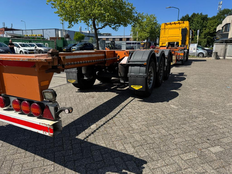 Broshuis MFCC container chassis Multi functioneel 2x 20 1x 30 1x 40 1x 45 saf assen uitschuifbaar tot 14,40 - Semirremolque chasis: foto 3 Broshuis MFCC container chassis Multi functioneel 2x 20 1x 30 1x 40 1x 45 saf assen uitschuifbaar tot 14,40 - Semirremolque chasis: foto 3