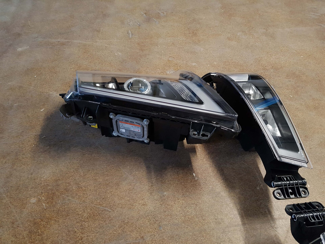 COMPLETE SET VOOR VOLVO FH4 (FH16 LOOK) DEPO XENON KOPLAMPEN + MISTLAMPEN LINKS EN RECHTS. 000126 - Faro antiniebla para Camión: foto 3 COMPLETE SET VOOR VOLVO FH4 (FH16 LOOK) DEPO XENON KOPLAMPEN + MISTLAMPEN LINKS EN RECHTS. 000126 - Faro antiniebla para Camión: foto 3