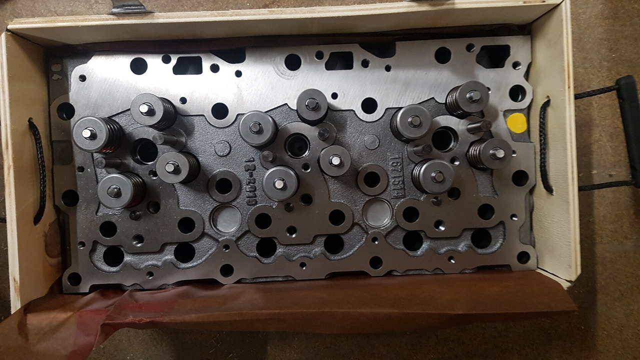 DAF XF95 EURO 3 ASSEMBLED CYLINDER HEAD FULL VALVE 1671514 - Cabezal de bloque para Camión: foto 1 DAF XF95 EURO 3 ASSEMBLED CYLINDER HEAD FULL VALVE 1671514 - Cabezal de bloque para Camión: foto 1
