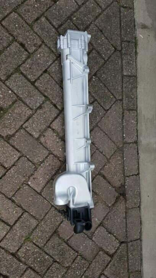 Nieuw MAN TAG D26 EGR recirkulator met houder 51081007141 - Enfriador EGR para Camión: foto 3 Nieuw MAN TAG D26 EGR recirkulator met houder 51081007141 - Enfriador EGR para Camión: foto 3