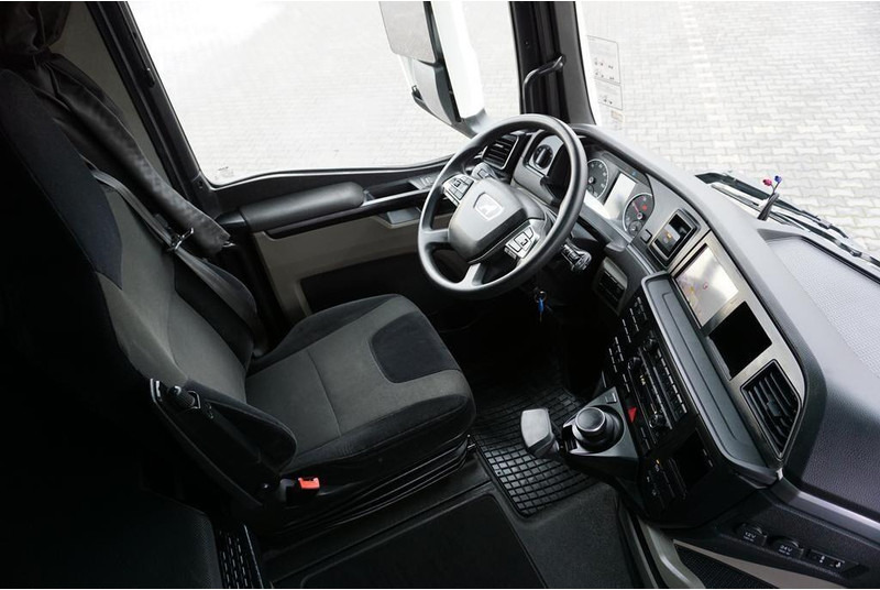 Cabeza tractora MAN TGX / 18.510 / EURO 6 / LOW DECK / MEGA / GX / ACC / RETARDER /: foto 13 Cabeza tractora MAN TGX / 18.510 / EURO 6 / LOW DECK / MEGA / GX / ACC / RETARDER /: foto 13