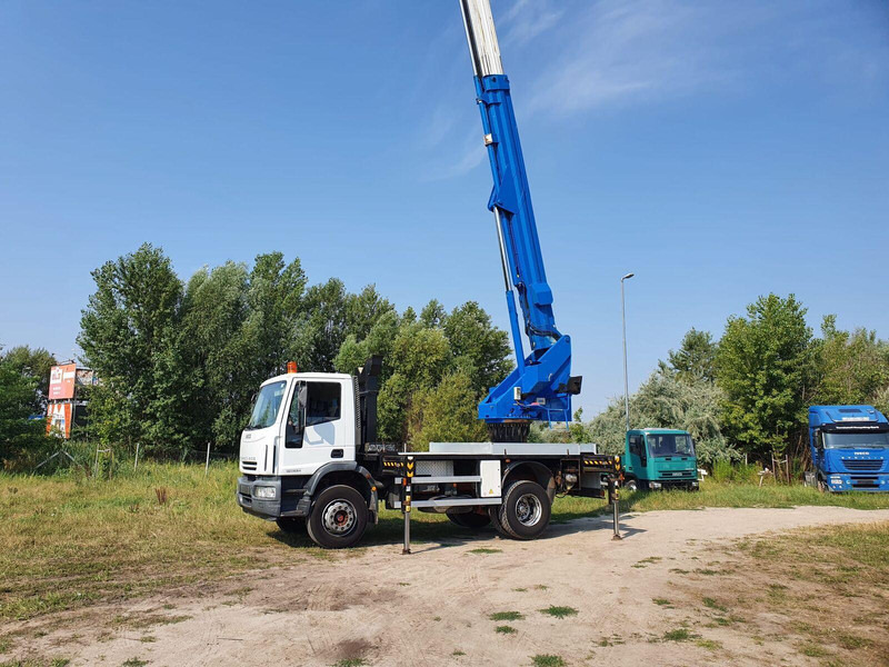 Iveco Eurocargo ML 180 E 24 - Bizocchi KJF 320 lifting basket 32 m - Camión, Camión grúa: foto 2 Iveco Eurocargo ML 180 E 24 - Bizocchi KJF 320 lifting basket 32 m - Camión, Camión grúa: foto 2