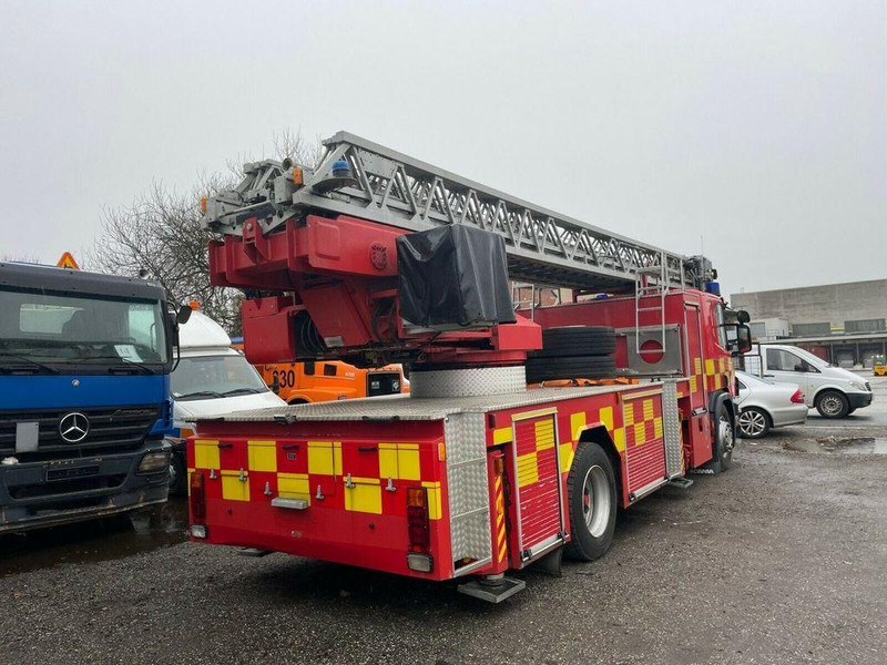 Scania P94-300 Emelőkosaras 33m - Camión, Camión grúa: foto 3 Scania P94-300 Emelőkosaras 33m - Camión, Camión grúa: foto 3