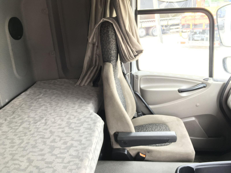 DAF CF 65.220 - Camión chasis: foto 4 DAF CF 65.220 - Camión chasis: foto 4