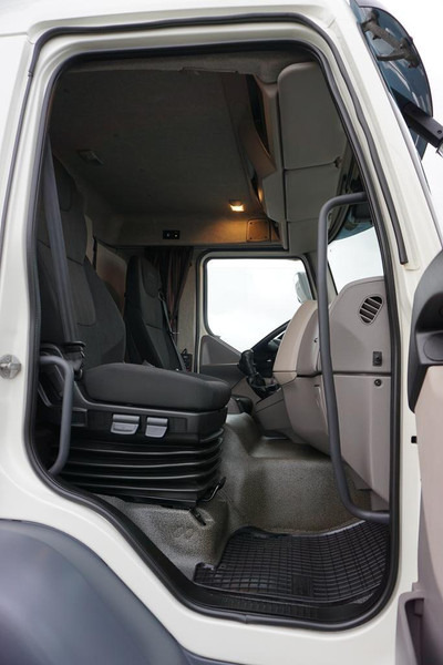 Camión lona DAF LF / 260 / ACC / E 6 / FIRANKA / 21 PALETY / DŁ. 8,5 M / ŁAD. 87: foto 8 Camión lona DAF LF / 260 / ACC / E 6 / FIRANKA / 21 PALETY / DŁ. 8,5 M / ŁAD. 87: foto 8