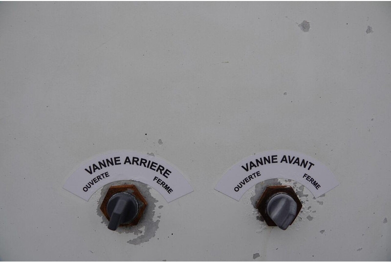 Semirremolque silo para transporte de cemento Feldbinder CEMENTONACZEPA / 2 KOMORY / 37 000 L / SILOS / DO MATERIAŁÓW SYP: foto 17 Semirremolque silo para transporte de cemento Feldbinder CEMENTONACZEPA / 2 KOMORY / 37 000 L / SILOS / DO MATERIAŁÓW SYP: foto 17