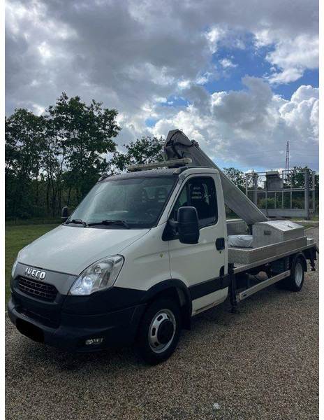 Iveco Lifting basket 16 m - Furgoneta: foto 1 Iveco Lifting basket 16 m - Furgoneta: foto 1