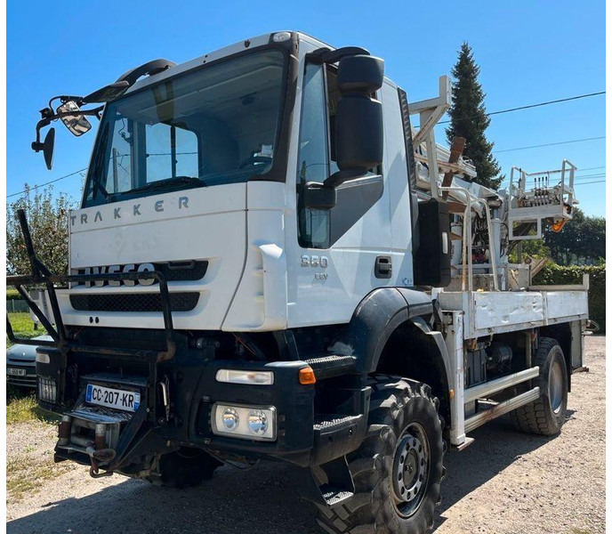 Iveco Trakker 360 - Drilling crane truck 4x4 - Perforadora: foto 1 Iveco Trakker 360 - Drilling crane truck 4x4 - Perforadora: foto 1