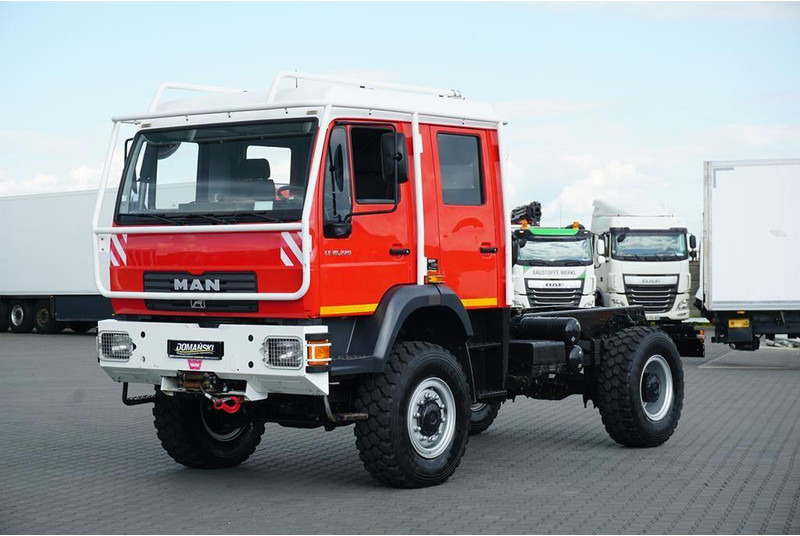 MAN LE 220 / 4 X 4 / DOKA / DO ZABUDOWY / KAMPER - Camión chasis: foto 2 MAN LE 220 / 4 X 4 / DOKA / DO ZABUDOWY / KAMPER - Camión chasis: foto 2