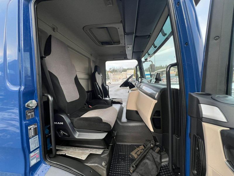 Camión caja cerrada MAN TGL 12.250 BOX+LIFT 1.HAND: foto 15 Camión caja cerrada MAN TGL 12.250 BOX+LIFT 1.HAND: foto 15