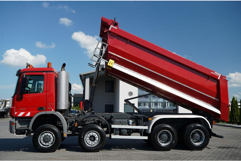 Mercedes-Benz ACTROS 4141 / 8X6 / WYWROTKA TYLNOZSYPOWA / MEILLER KIPPER 5.3M - Camión volquete: foto 3 Mercedes-Benz ACTROS 4141 / 8X6 / WYWROTKA TYLNOZSYPOWA / MEILLER KIPPER 5.3M - Camión volquete: foto 3