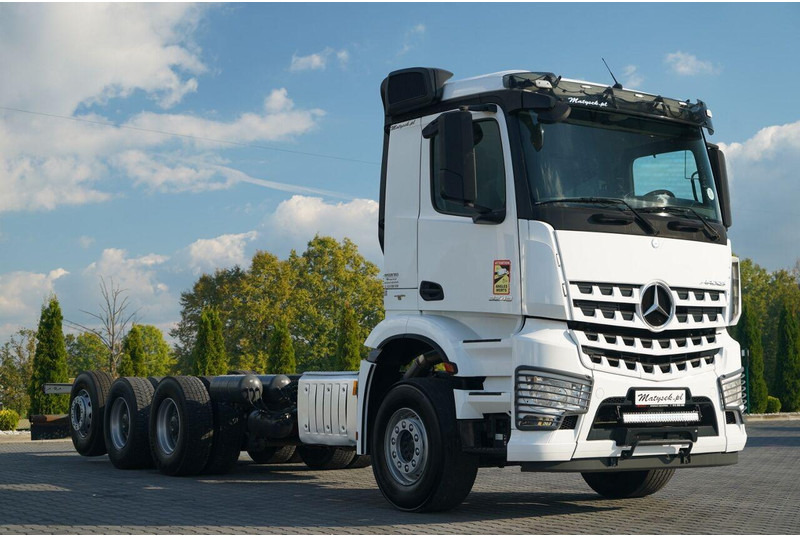Mercedes-Benz AROCS 3248 / 8X4 / TRIDEM / RAMA POD ZABUDOWE 8 M / OŚ SKRETNA I - Camión chasis: foto 1 Mercedes-Benz AROCS 3248 / 8X4 / TRIDEM / RAMA POD ZABUDOWE 8 M / OŚ SKRETNA I - Camión chasis: foto 1