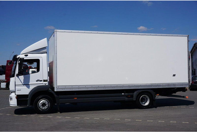 Mercedes-Benz ATEGO / 1221 / ACC / EURO 6 / KONTENER + WINDA / 17 PALET - Camión caja cerrada: foto 3 Mercedes-Benz ATEGO / 1221 / ACC / EURO 6 / KONTENER + WINDA / 17 PALET - Camión caja cerrada: foto 3