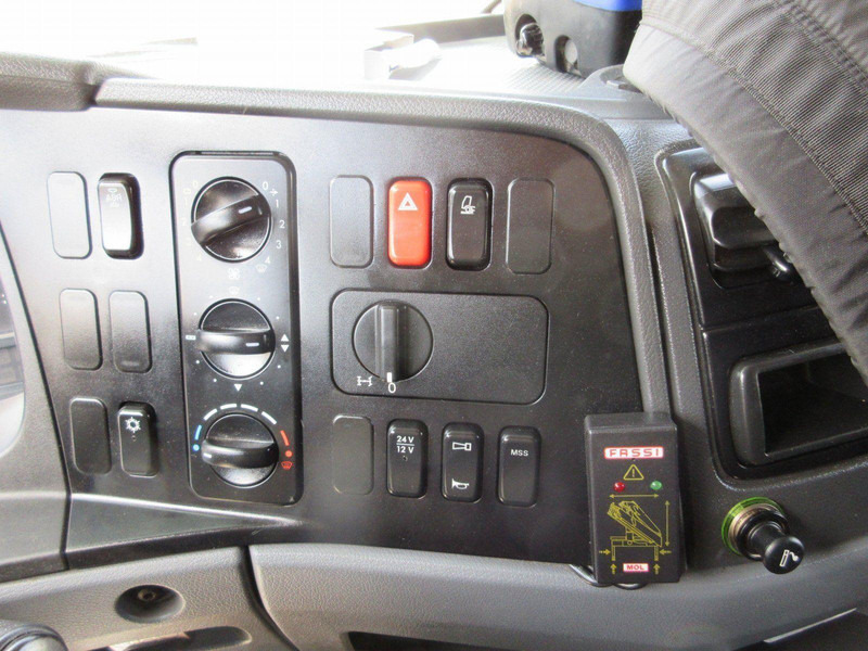 Mercedes-Benz ATEGO 1224 L - Camión caja abierta, Camión grúa: foto 4 Mercedes-Benz ATEGO 1224 L - Camión caja abierta, Camión grúa: foto 4