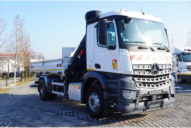 Mercedes-Benz Arocs 1833 3-Way Tipper Crane HIAB X-DUO 128 B - Camión volquete, Camión grúa: foto 5 Mercedes-Benz Arocs 1833 3-Way Tipper Crane HIAB X-DUO 128 B - Camión volquete, Camión grúa: foto 5