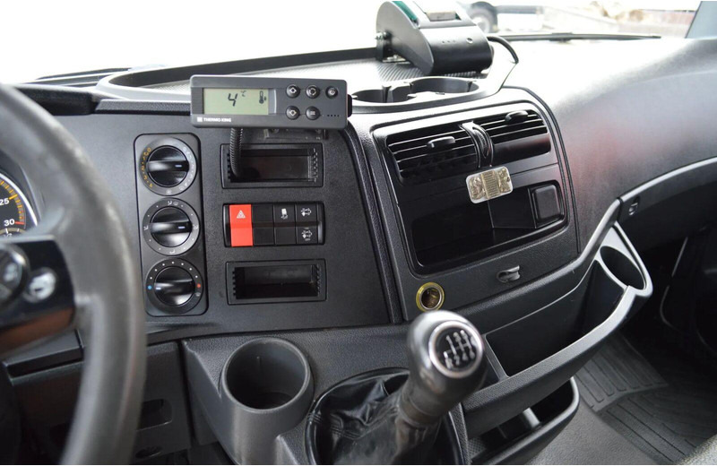 Camión frigorífico Mercedes-Benz Atego 716 IZOTERMA REFRIGERATOR SIDE DOOR: foto 17 Camión frigorífico Mercedes-Benz Atego 716 IZOTERMA REFRIGERATOR SIDE DOOR: foto 17