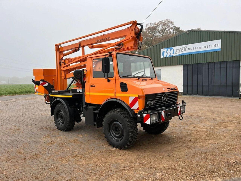 Mercedes-Benz Unimog 1200 4x4 - Lifting basket - Camión con plataforma elevadora, Camión grúa: foto 2 Mercedes-Benz Unimog 1200 4x4 - Lifting basket - Camión con plataforma elevadora, Camión grúa: foto 2