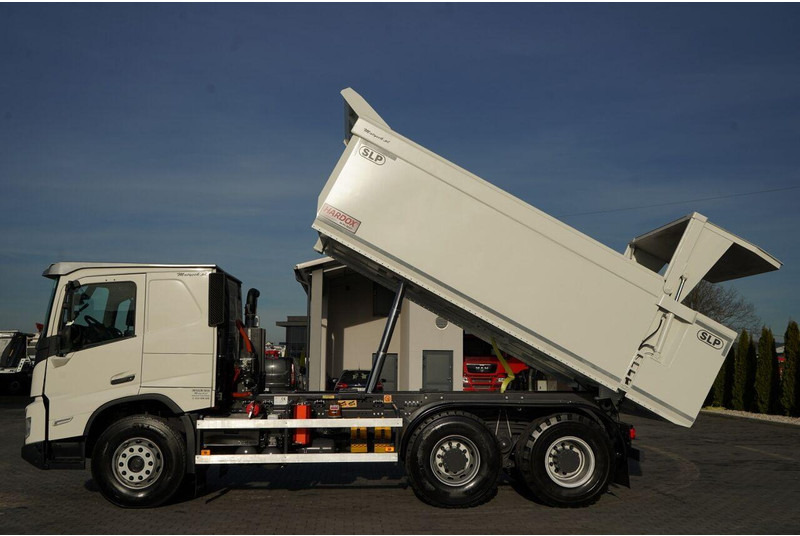 Volvo FMX 550 / 6x4 / WYWROTKA / WOZIDŁO / HARDOX / HYDRAULICZNA KLAPA - Camión volquete: foto 2 Volvo FMX 550 / 6x4 / WYWROTKA / WOZIDŁO / HARDOX / HYDRAULICZNA KLAPA - Camión volquete: foto 2