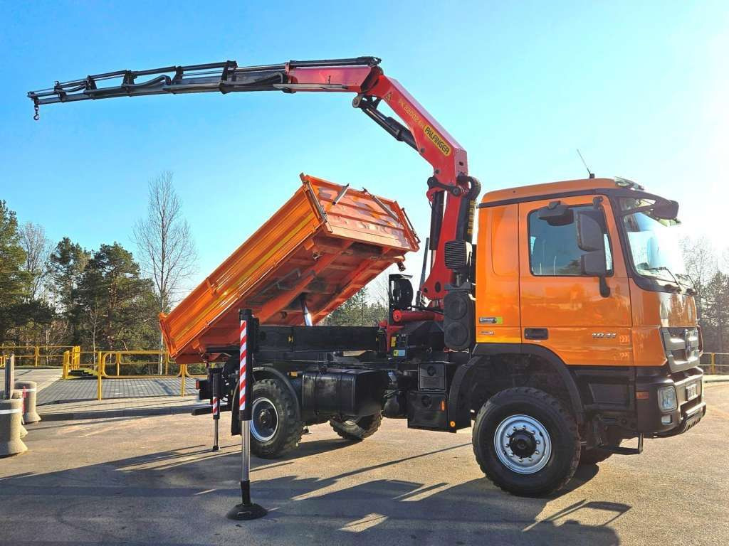 Mercedes-Benz ACTROS 1841 4x4 PALFINGER PK 22002 CRANE KIPER - Camión grúa, Camión volquete: foto 2 Mercedes-Benz ACTROS 1841 4x4 PALFINGER PK 22002 CRANE KIPER - Camión grúa, Camión volquete: foto 2