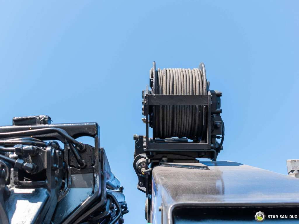Leasing de  Mercedes-Benz  AROCS 3251 8x4 HMF 8520 Fly Jib Winch Mercedes-Benz  AROCS 3251 8x4 HMF 8520 Fly Jib Winch: foto 24