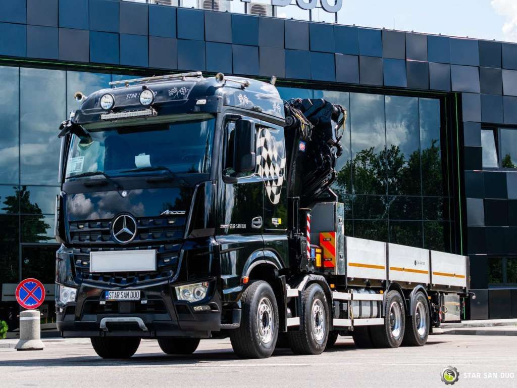 Leasing de  Mercedes-Benz  AROCS 3251 8x4 HMF 8520 Fly Jib Winch Mercedes-Benz  AROCS 3251 8x4 HMF 8520 Fly Jib Winch: foto 7