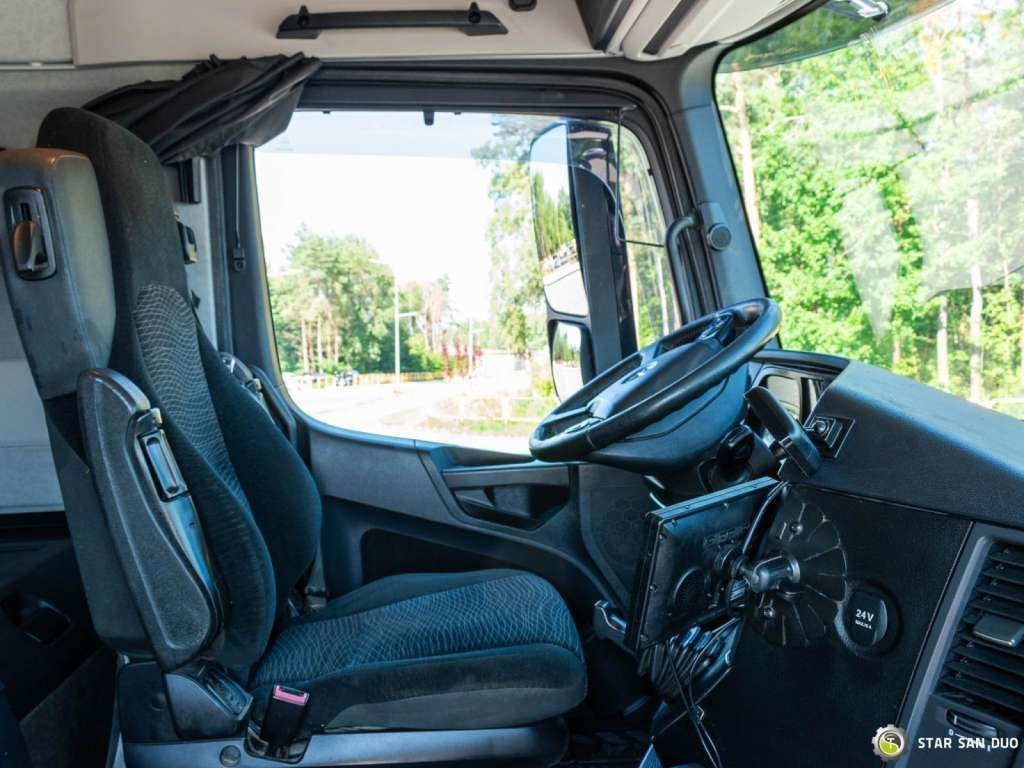 Leasing de  Mercedes-Benz  AROCS 3251 8x4 HMF 8520 Fly Jib Winch Mercedes-Benz  AROCS 3251 8x4 HMF 8520 Fly Jib Winch: foto 17