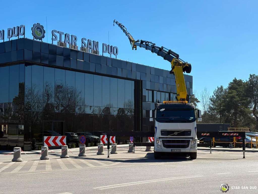 Volvo  FH 520 8x4 HMF ODIN K6 EURO 5 FLY JIB Crane - Camión grúa: foto 2 Volvo  FH 520 8x4 HMF ODIN K6 EURO 5 FLY JIB Crane - Camión grúa: foto 2