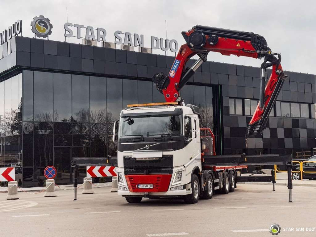 Volvo FH 550 8x2 HMF 8520 FLY JIB Winch Crane Euro 6 - Camión grúa: foto 2 Volvo FH 550 8x2 HMF 8520 FLY JIB Winch Crane Euro 6 - Camión grúa: foto 2