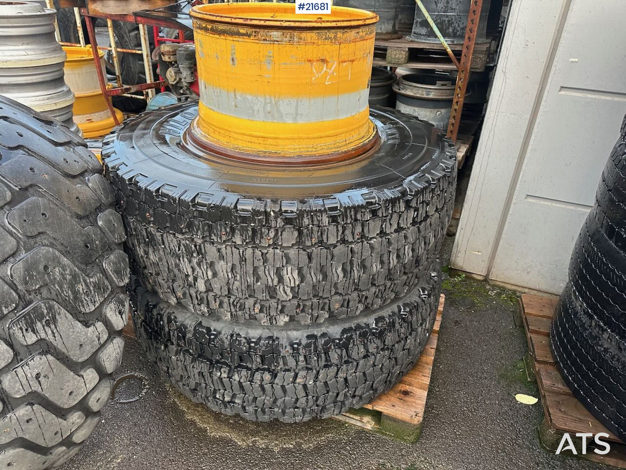 Hilo Dekkene har stått på en Volvo L60E - Neumáticos y llantas para Maquinaria de construcción: foto 1 Hilo Dekkene har stått på en Volvo L60E - Neumáticos y llantas para Maquinaria de construcción: foto 1