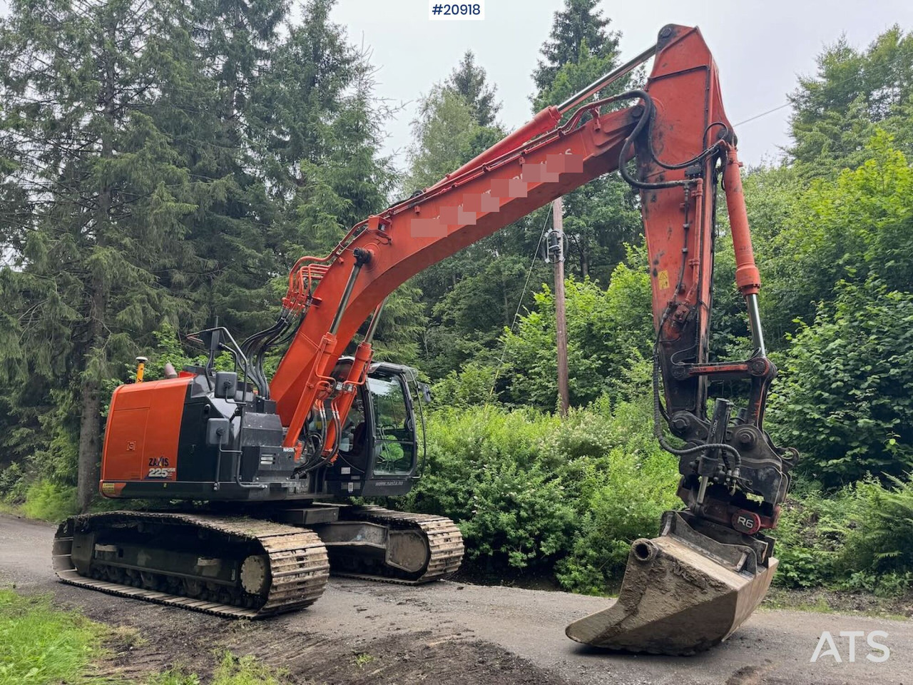 Hitachi ZX225 - Excavadora de cadenas: foto 1 Hitachi ZX225 - Excavadora de cadenas: foto 1