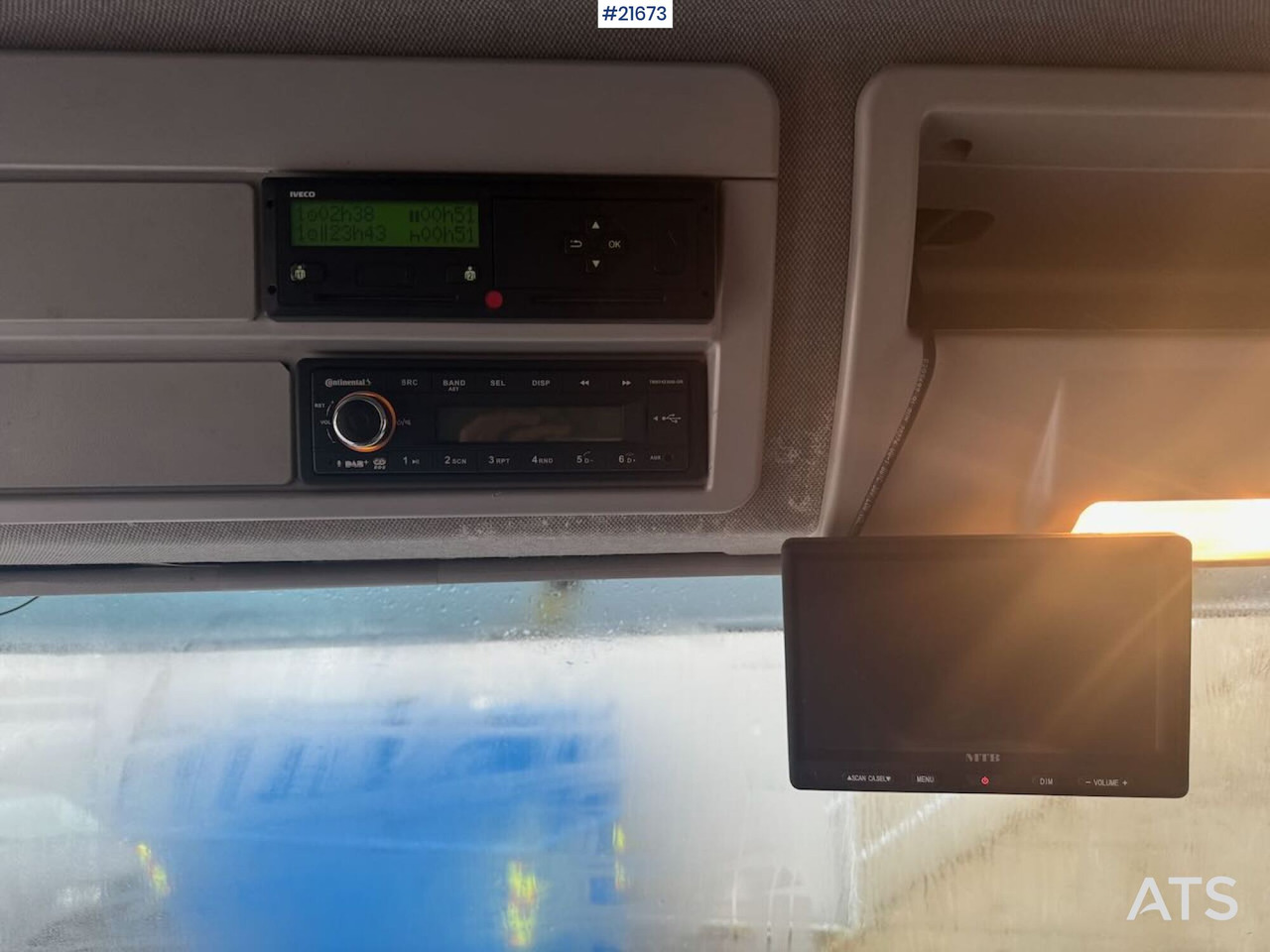 Camión caja cerrada Iveco 75E-210 4x2 skapbil m/ lift SE VIDEO: foto 30 Camión caja cerrada Iveco 75E-210 4x2 skapbil m/ lift SE VIDEO: foto 30