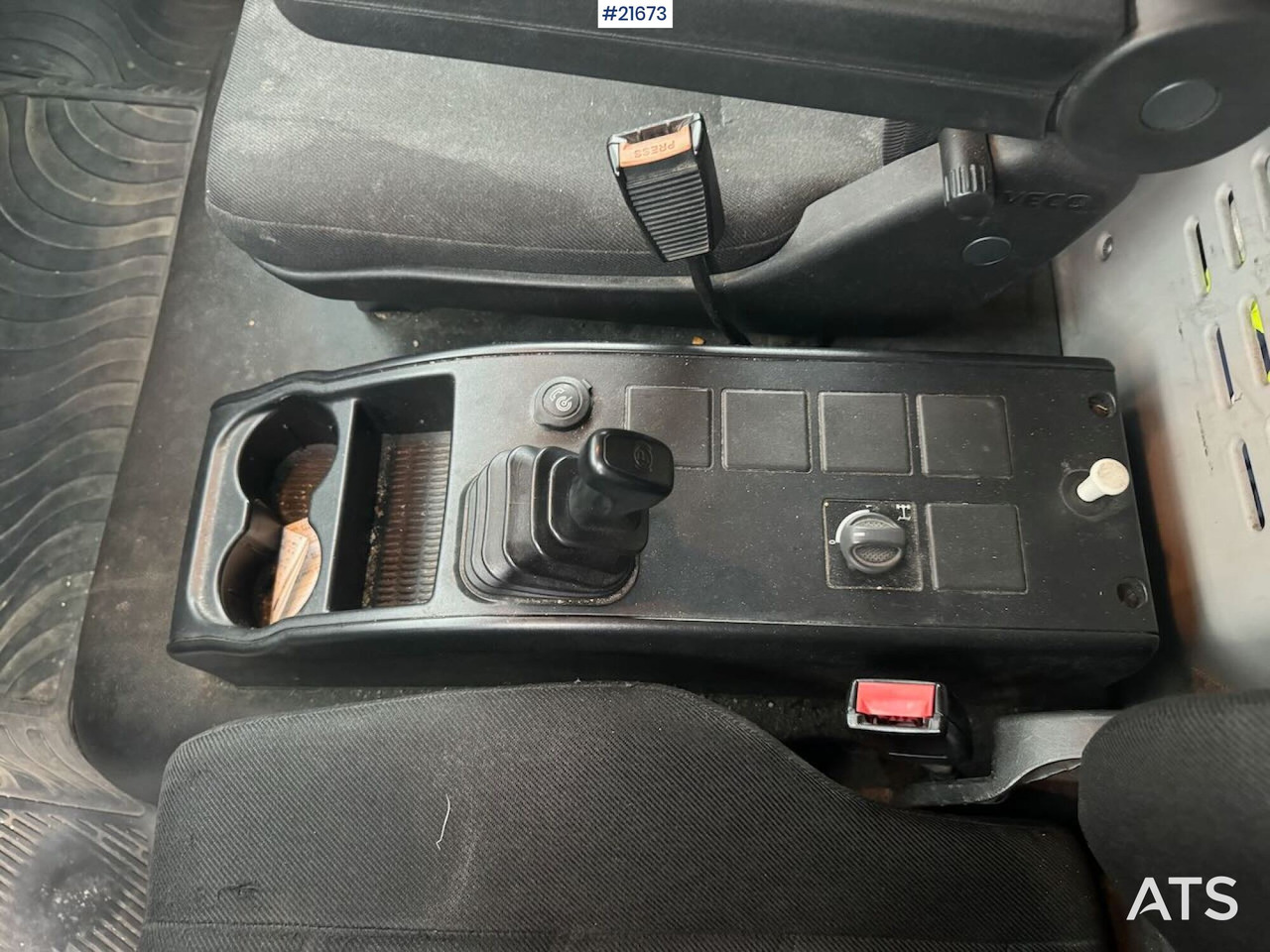 Camión caja cerrada Iveco 75E-210 4x2 skapbil m/ lift SE VIDEO: foto 31 Camión caja cerrada Iveco 75E-210 4x2 skapbil m/ lift SE VIDEO: foto 31