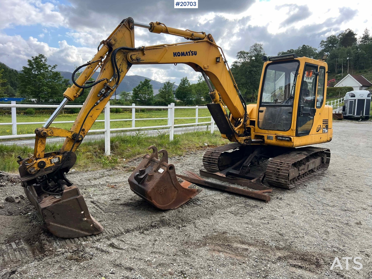 Komatsu PC75 - Excavadora: foto 1 Komatsu PC75 - Excavadora: foto 1