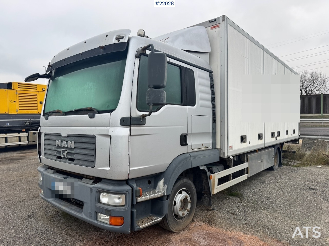 MAN 2008 MAN TGL 12.210 4x2 Skapbil m/ full sideåpning - Camión caja cerrada: foto 1 MAN 2008 MAN TGL 12.210 4x2 Skapbil m/ full sideåpning - Camión caja cerrada: foto 1