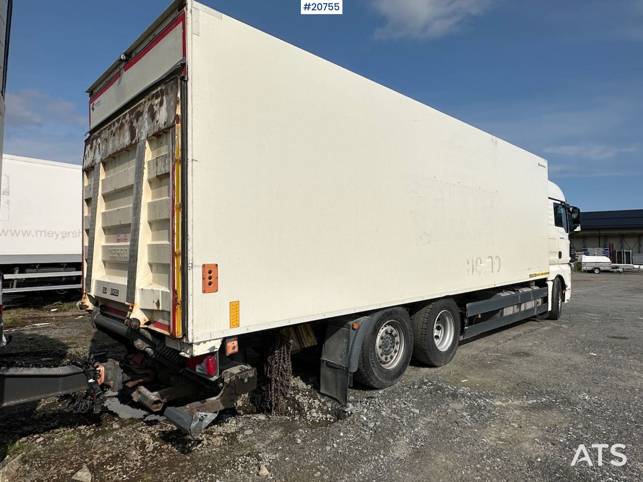 MAN TGX 26.480 6x2 skapbil m/ Bussbygg skap og lift - Camión caja cerrada: foto 3 MAN TGX 26.480 6x2 skapbil m/ Bussbygg skap og lift - Camión caja cerrada: foto 3
