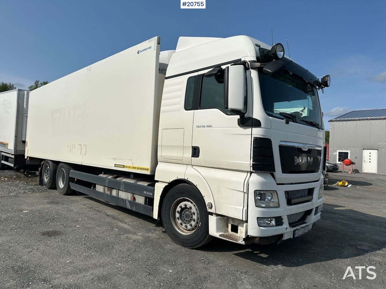 MAN TGX 26.480 6x2 skapbil m/ Bussbygg skap og lift - Camión caja cerrada: foto 1 MAN TGX 26.480 6x2 skapbil m/ Bussbygg skap og lift - Camión caja cerrada: foto 1