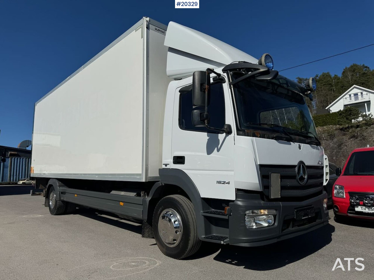 Mercedes Atego 1524 - Camión caja cerrada: foto 2 Mercedes Atego 1524 - Camión caja cerrada: foto 2