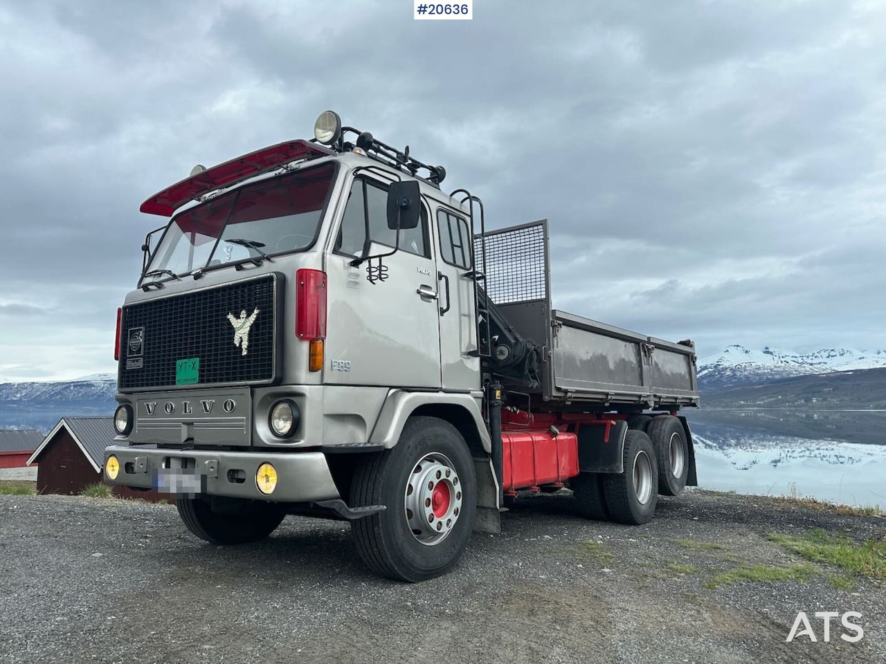 Volvo F89 46 - Camión caja abierta, Camión grúa: foto 1 Volvo F89 46 - Camión caja abierta, Camión grúa: foto 1
