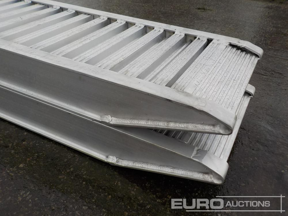 Unused CLM 85.25 Aluminium Loading Ramps (2 of) 2920kg Capacity, 2500mm Length - Rampa de carga: foto 3 Unused CLM 85.25 Aluminium Loading Ramps (2 of) 2920kg Capacity, 2500mm Length - Rampa de carga: foto 3