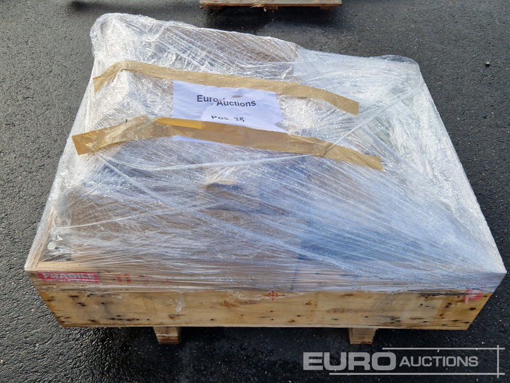 Unused Pallet of Assorted Spare Parts, Hitachi, Fuchs, Deutz - Motor: foto 1 Unused Pallet of Assorted Spare Parts, Hitachi, Fuchs, Deutz - Motor: foto 1