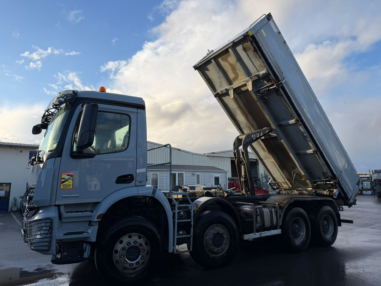 Camion porteur bi-benne EM-584-QH - Camión volquete: foto 2 Camion porteur bi-benne EM-584-QH - Camión volquete: foto 2