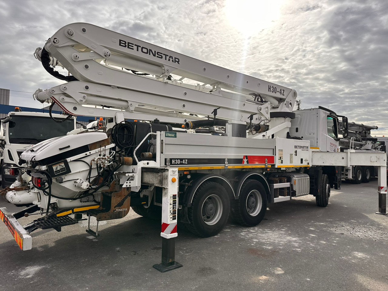 Pompe à béton BetonStar 30m avec cabine Mercedes Benz Arocs 2640 FY-472-KA - Camión bomba de hormigón: foto 4 Pompe à béton BetonStar 30m avec cabine Mercedes Benz Arocs 2640 FY-472-KA - Camión bomba de hormigón: foto 4