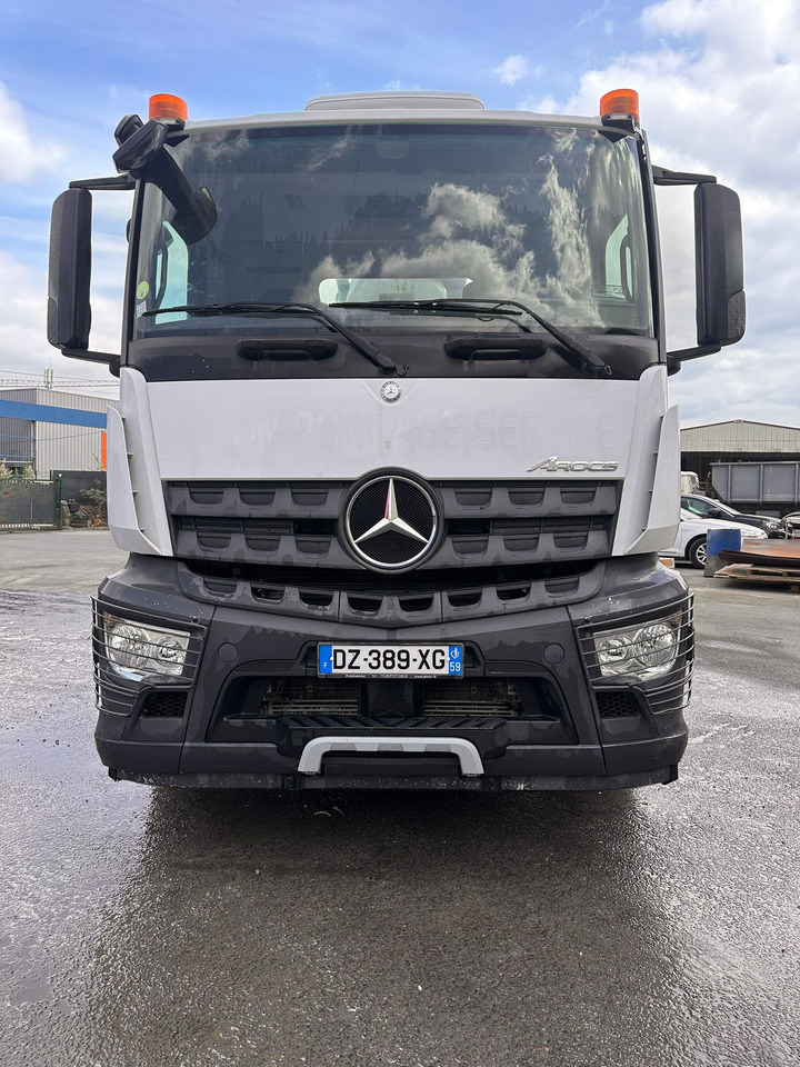 Pompe à béton PUTZ 31m avec cabine Mercedes-Benz Arocs 2636 DZ-389-XG - Camión bomba de hormigón: foto 1 Pompe à béton PUTZ 31m avec cabine Mercedes-Benz Arocs 2636 DZ-389-XG - Camión bomba de hormigón: foto 1