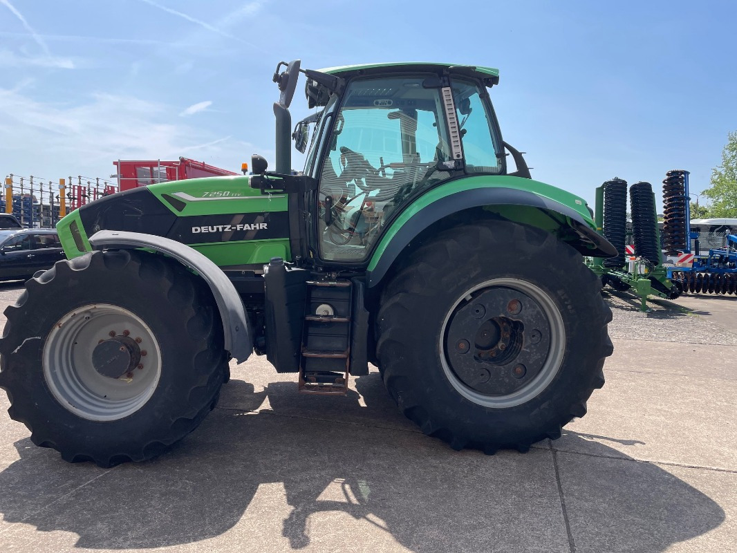 Deutz-Fahr Agrotron 7250 TTV - Tractor: foto 1 Deutz-Fahr Agrotron 7250 TTV - Tractor: foto 1
