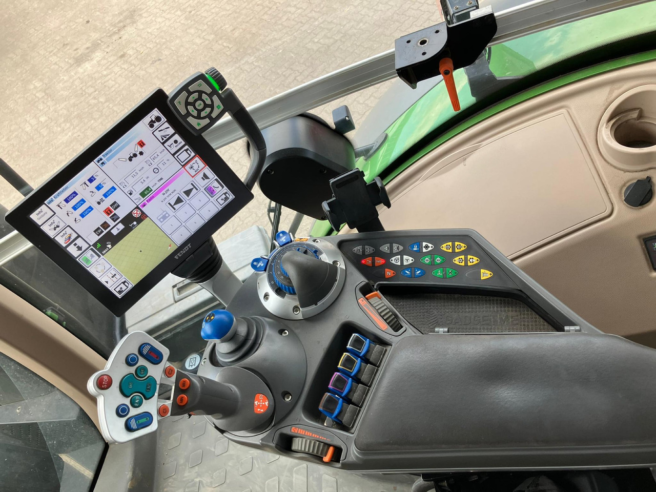 Fendt 1050 Vario Gen2 Profi Plus - Tractor: foto 2 Fendt 1050 Vario Gen2 Profi Plus - Tractor: foto 2