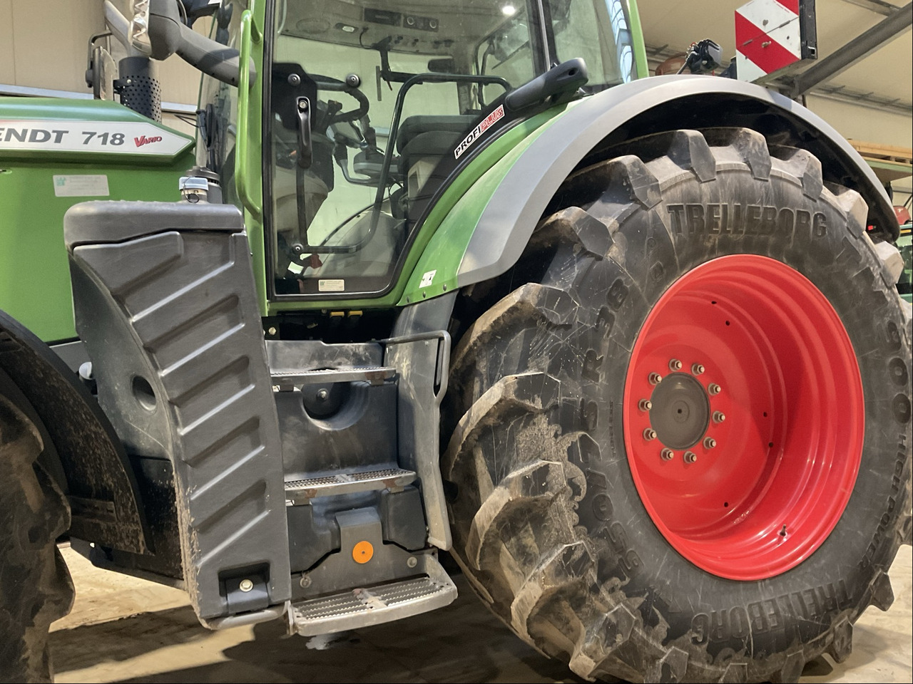 Fendt 718 Vario S4 ProfiPlus - Tractor: foto 4 Fendt 718 Vario S4 ProfiPlus - Tractor: foto 4