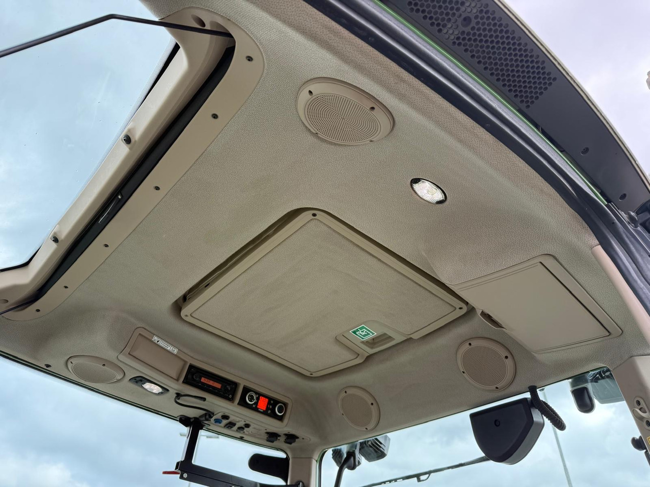 Fendt 724 Vario S4 - Tractor: foto 5 Fendt 724 Vario S4 - Tractor: foto 5