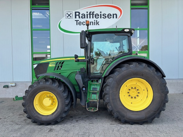 John Deere 6215 R - Tractor: foto 1 John Deere 6215 R - Tractor: foto 1