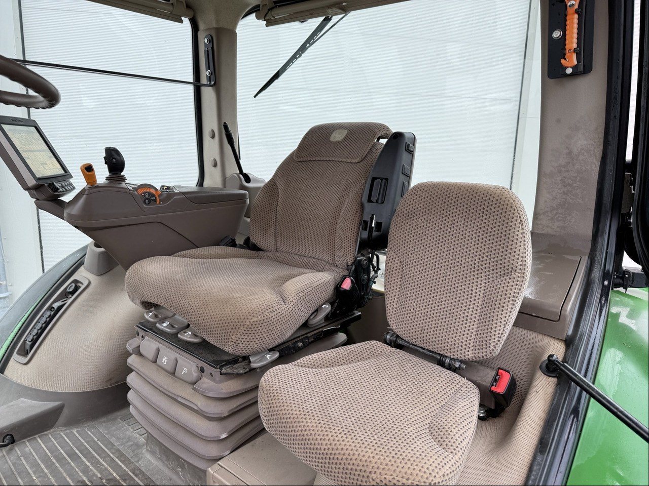 John Deere 8320 R E23 - Tractor: foto 2 John Deere 8320 R E23 - Tractor: foto 2